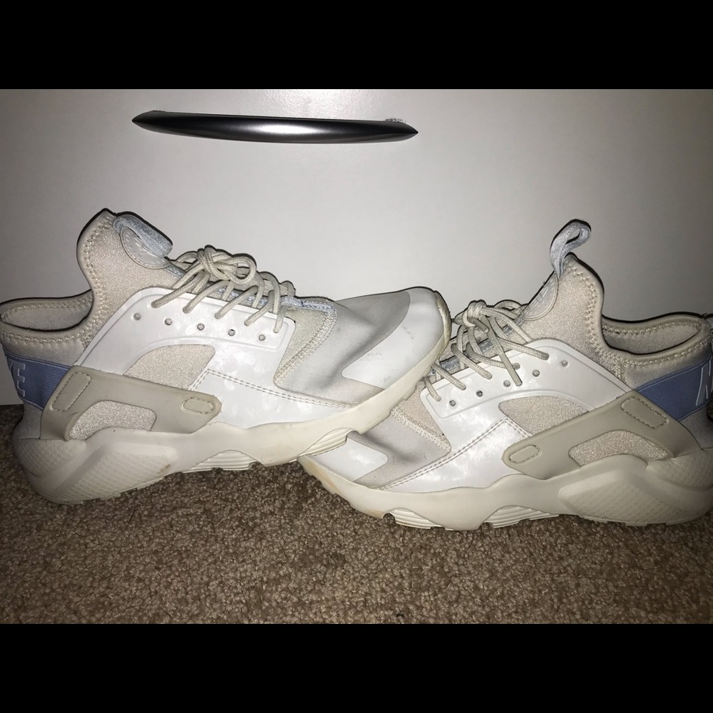 NIKE HURACHES